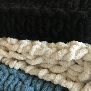 Chunky Throw Blanket (Assorted Colors)
